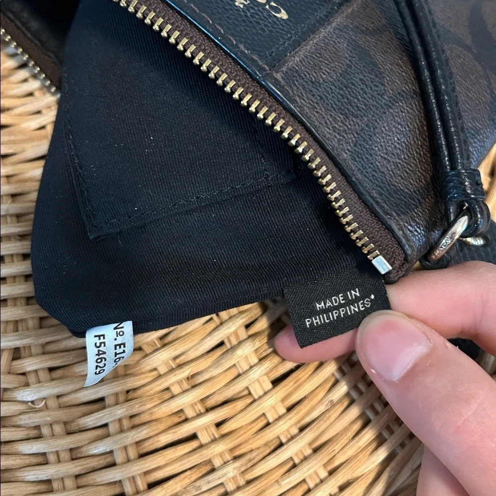 Coach‎ Black Signature Corner Zip Wristlet Brown Black